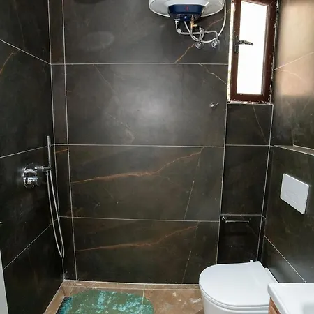 Rusi Apartment *