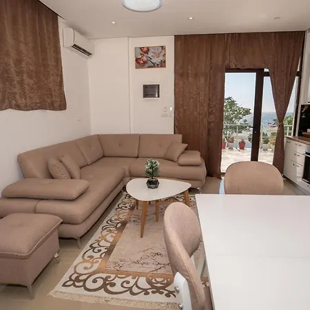 Rusi Apartment Sarande